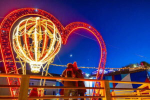 arche-en-forme-de-coeur-lumineuse-5