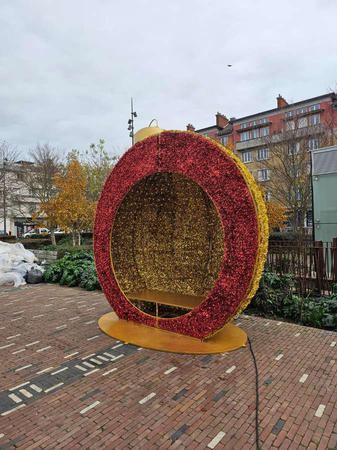 boule-lumineuse-avec-banc-1