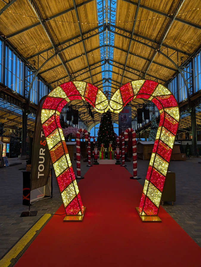 Candy canes forming a heart photocall