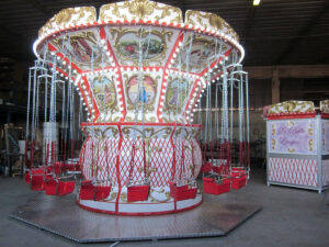 carrousel-baroque-chaises-carrees-6