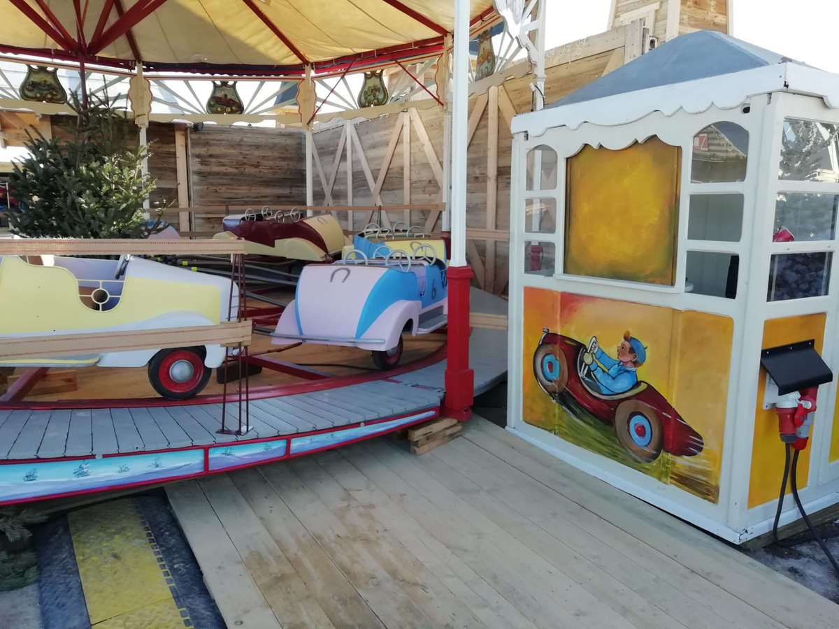 carrousel-des-annees-50-avec-voitures-anciennes-32-places-1