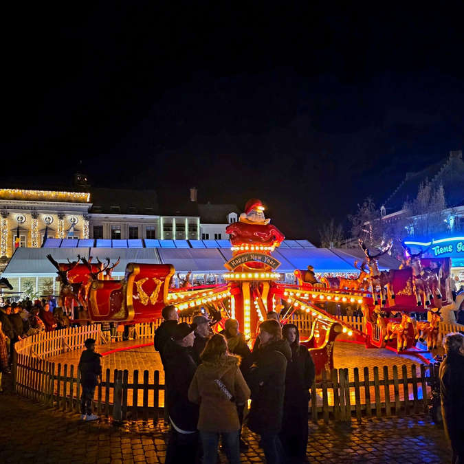 Sleighs and Reindeer carousel 16 seats