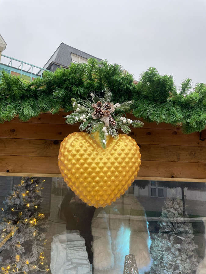 Gold resin heart to hang