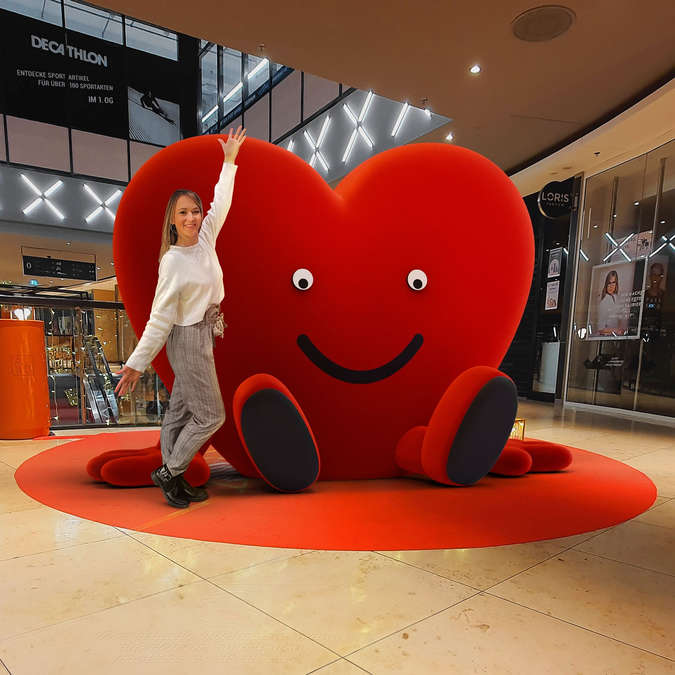 XL Inflatable Heart – Animated Eyes