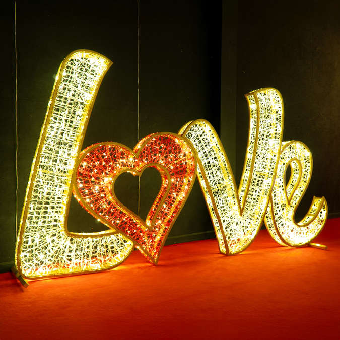 Illuminated 3D Love motif warm white