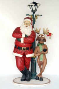 pere-noel-avec-lampadaire-et-renne-rigolo-2