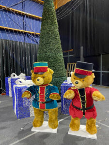ours-decoratif-en-peluche-costume-de-soldat-rouge (1)