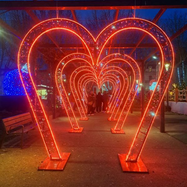 arche-en-forme-de-coeur-lumineuse-4